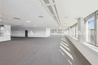 5-11 Boulevard Gallieni, Issy-les-Moulineaux to rent Interior Photo- Image 1 of 2