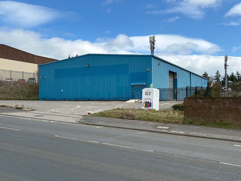 1A Mill Hl, Peterlee to rent - Building Photo - Image 2 of 9