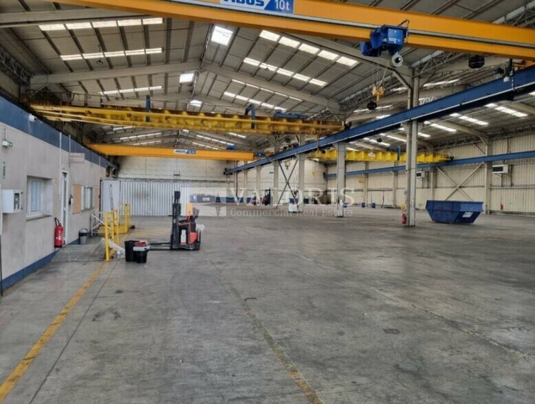 Industrial in Meyzieu to rent - Interior Photo - Image 2 of 6