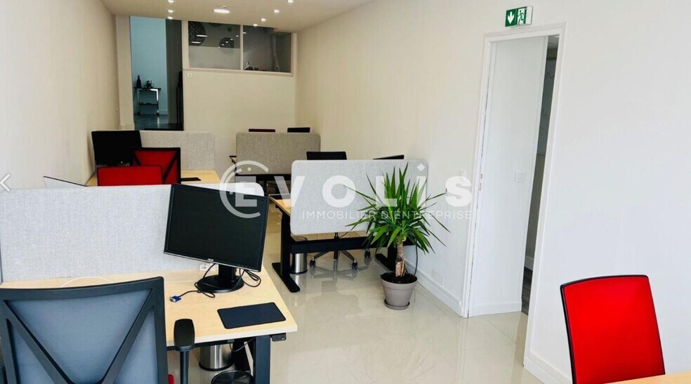 Office in Chaville to rent - Interior Photo - Image 3 of 4