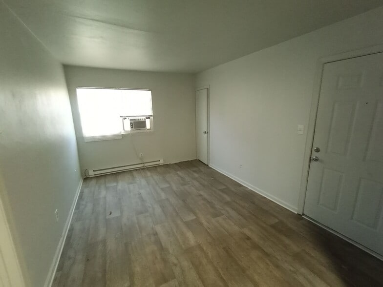 351 San Antonio Blvd, Norfolk, VA for sale - Interior Photo - Image 3 of 10