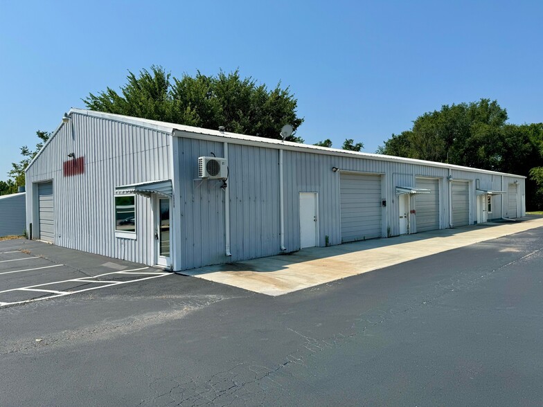 1335-1339 Harvestowne Industrial Dr, Saint Charles, MO for rent - Building Photo - Image 1 of 5