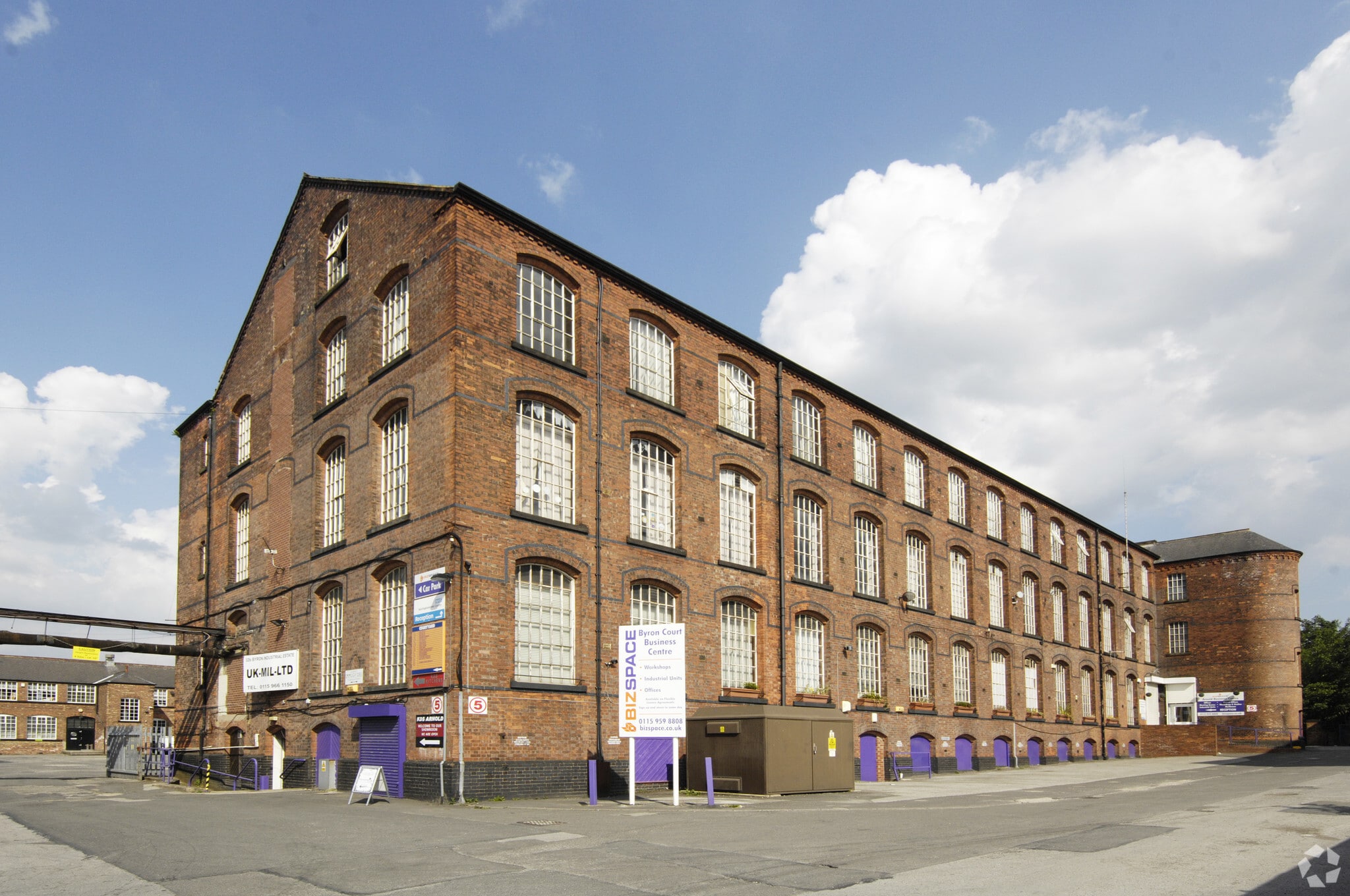 Brookfield Rd, Arnold to rent Building Photo- Image 1 of 13