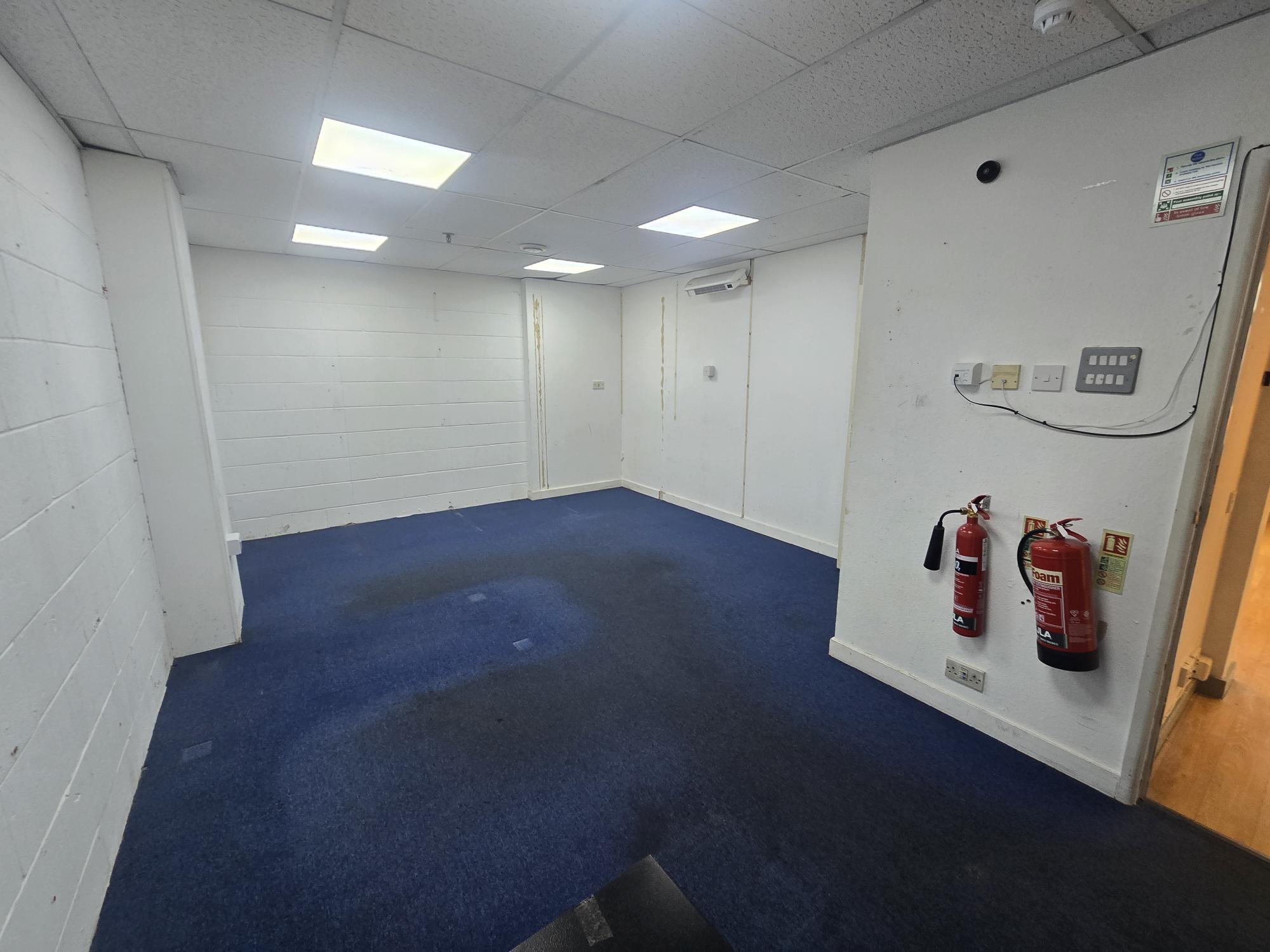 3-6 High St, Bognor Regis to rent Interior Photo- Image 1 of 4