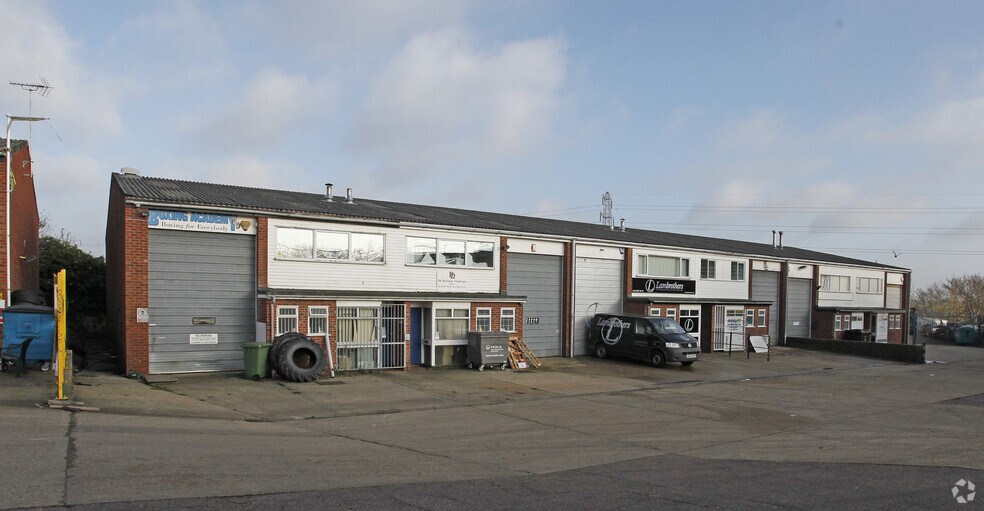 Grange Farm Rd, Colchester to rent - Primary Photo - Image 1 of 10