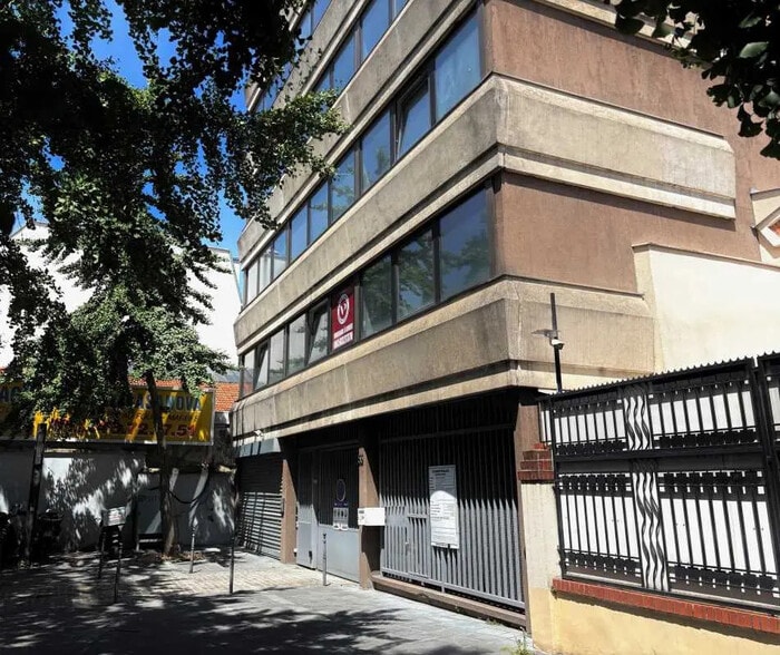 55 Avenue Danielle Casanova, Ivry-sur-Seine to rent - Building Photo - Image 3 of 18