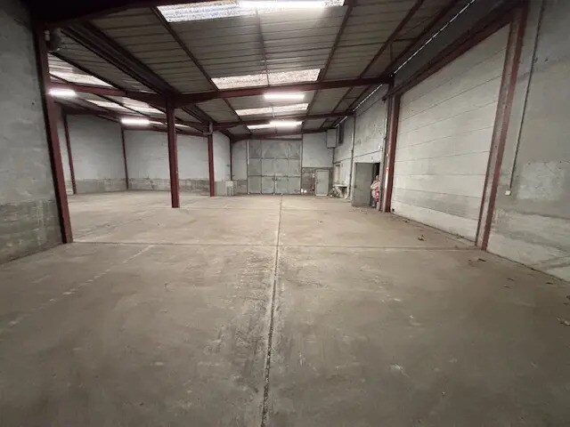 Light Industrial in Saint-Laurent-de-Mure to rent - Building Photo - Image 3 of 6