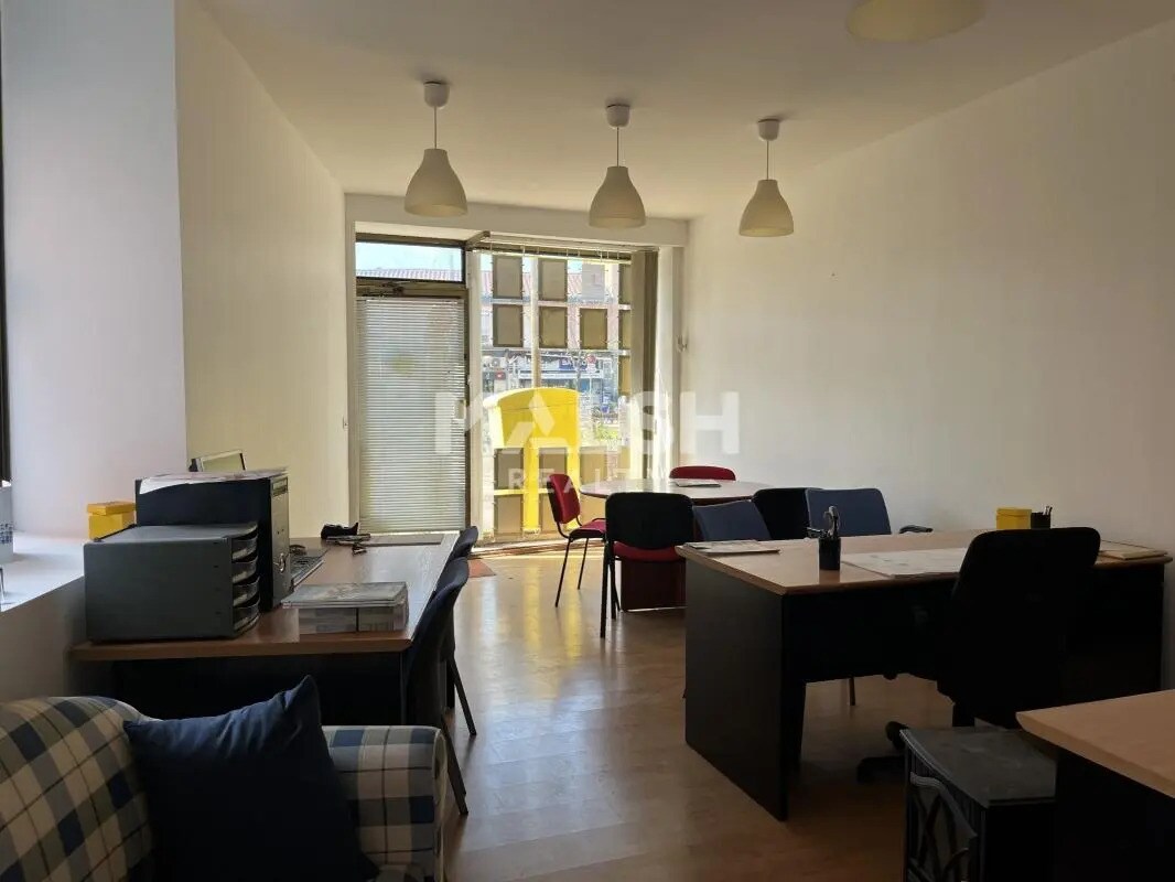 Retail in Villeurbanne to rent Interior Photo- Image 1 of 6