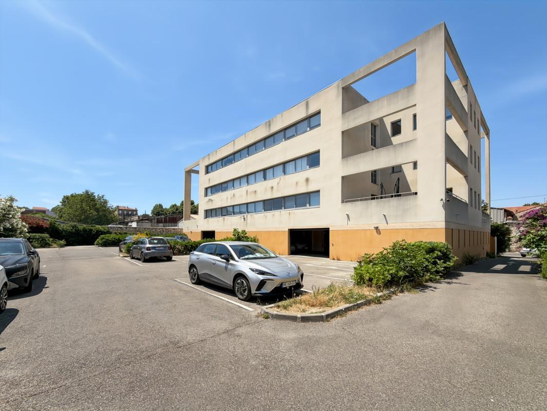Office in Marseille to rent Building Photo- Image 1 of 21