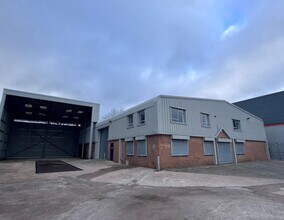 8 Hortonwood 8, Telford to rent Building Photo- Image 1 of 5