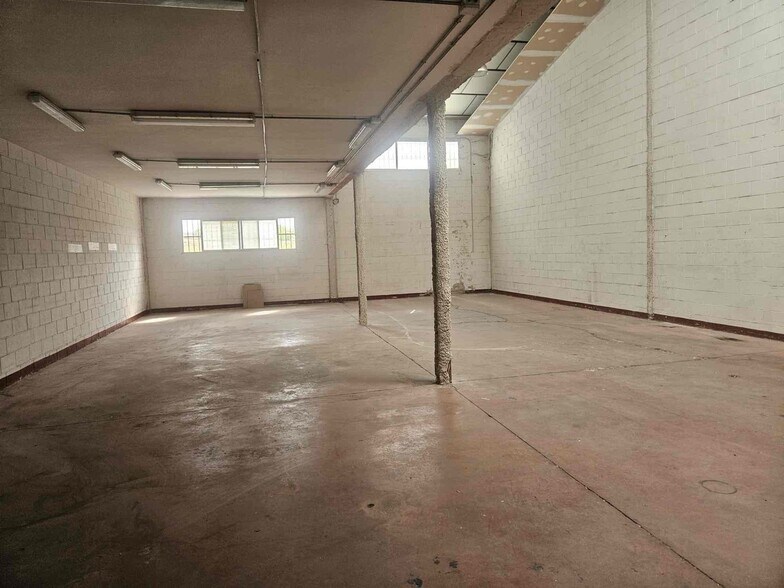 Industrial in Algete, Madrid to rent - Building Photo - Image 2 of 2