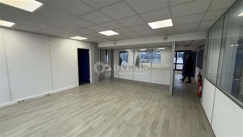 Office in Noisy Le Grand to rent Interior Photo- Image 1 of 5