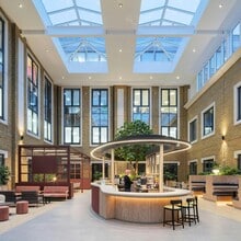 1 Arlington Sq, Bracknell to rent Interior Photo- Image 2 of 11