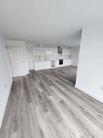 59 Staines Rd W, Sunbury On Thames for sale - Building Photo - Image 2 of 10