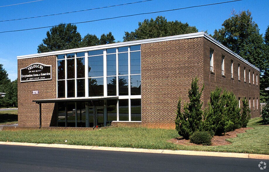 121 Greenwich Rd, Charlotte, NC for sale - Building Photo - Image 1 of 5