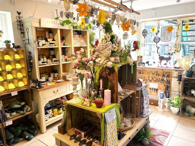 44 High St, Dulverton for sale - Building Photo - Image 3 of 21