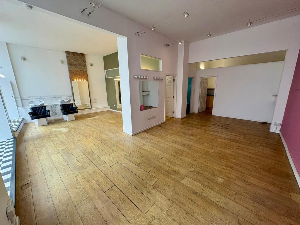 121 High St, Galashiels to rent Interior Photo- Image 1 of 14