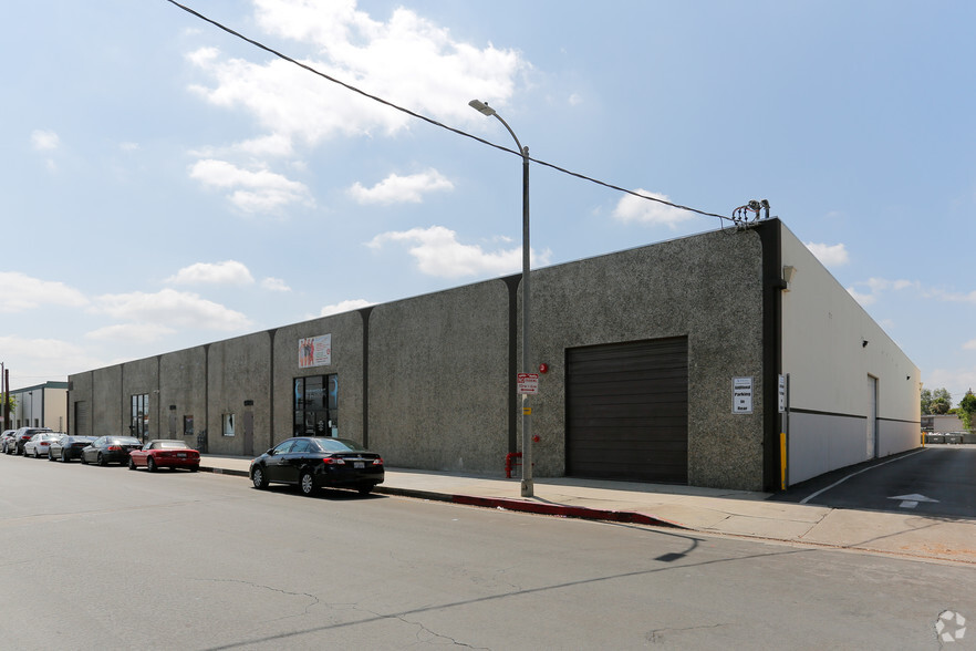 15044-15054 Keswick St, Van Nuys, CA for rent - Building Photo - Image 2 of 22