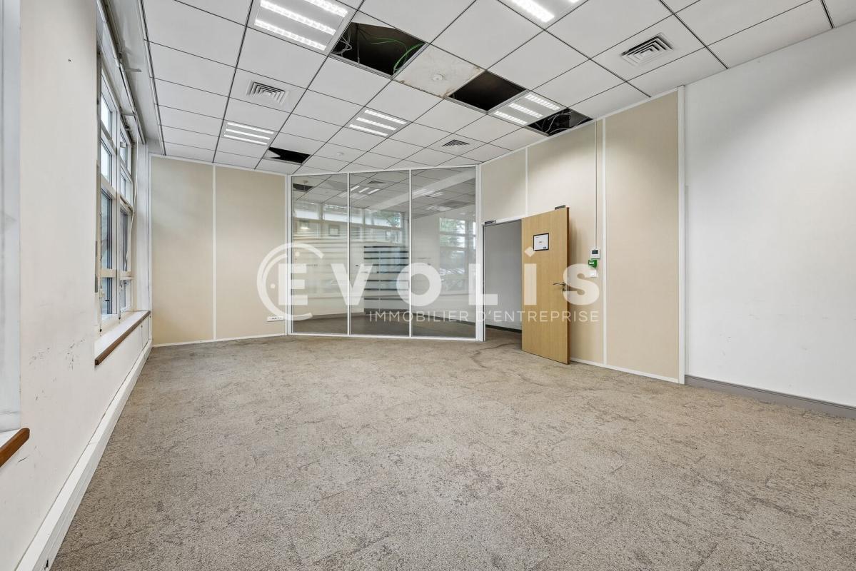 Office in Issy-les-Moulineaux to rent Interior Photo- Image 1 of 8