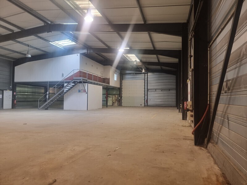 Light Industrial in Tournefeuille to rent Interior Photo- Image 1 of 10