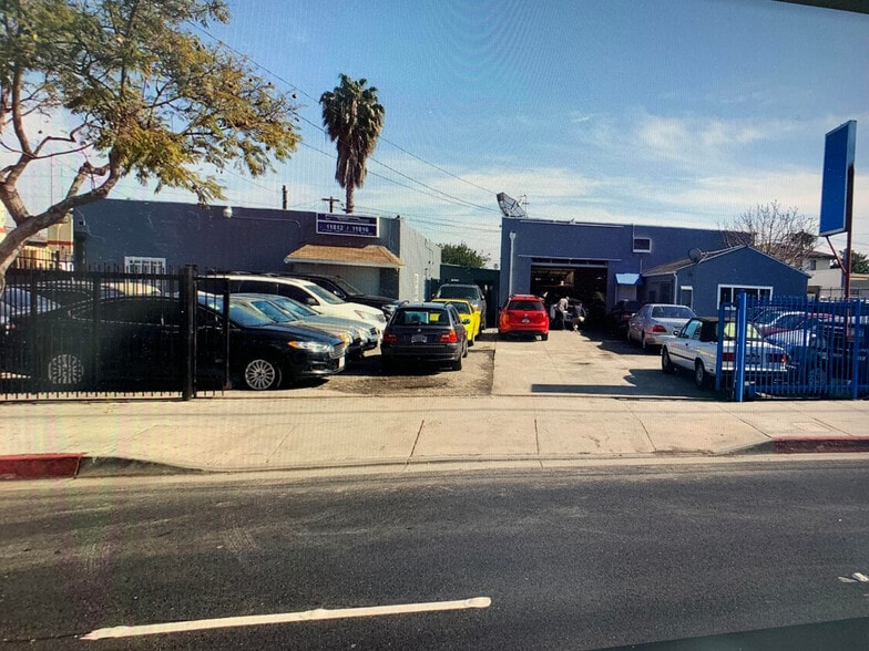 11812-11816 Inglewood Ave portfolio of 2 properties for sale on LoopNet.co.uk - Building Photo - Image 1 of 5