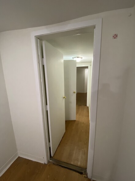 527 W 48th St, New York, NY for rent - Interior Photo - Image 3 of 7