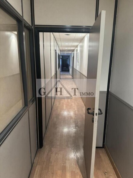 Office in Bobigny to rent - Interior Photo - Image 1 of 4