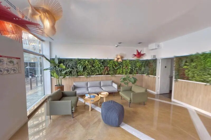 1 Place Victor Hugo, Courbevoie to rent - Lobby - Image 2 of 13