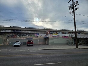 590 E 16th St, Los Angeles, CA for rent Building Photo- Image 1 of 16