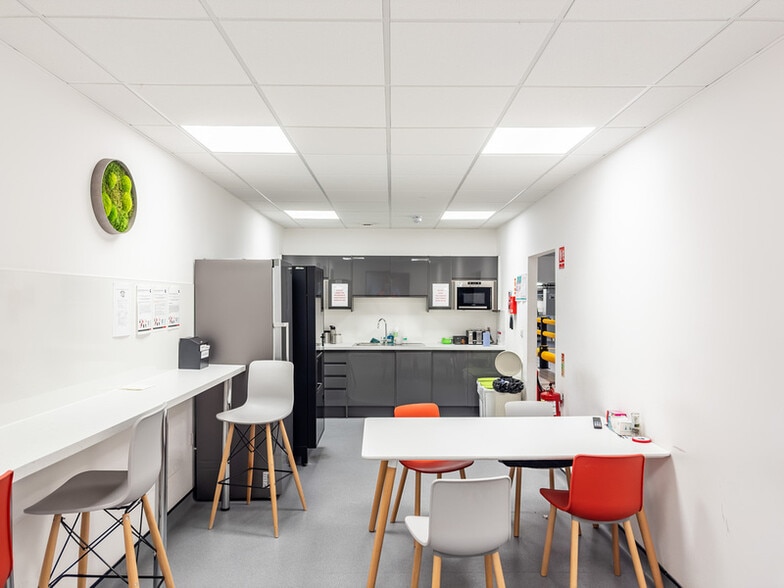 3 Precedent Dr, Milton Keynes to rent - Building Photo - Image 2 of 7