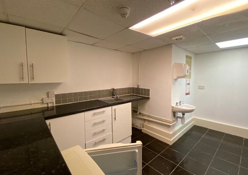 Unit 1 Audley St, Ashton Under Lyne to rent Interior Photo- Image 1 of 13