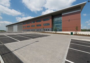 Island Rd, Reading to rent Building Photo- Image 1 of 3