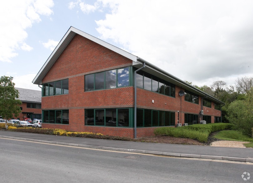 Blenheim Rd, Marlborough to rent - Building Photo - Image 2 of 3