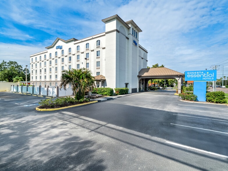 Florida Hospitality Pair: Tryp & Sonesta portfolio of 2 properties for sale on LoopNet.co.uk - Building Photo - Image 2 of 18