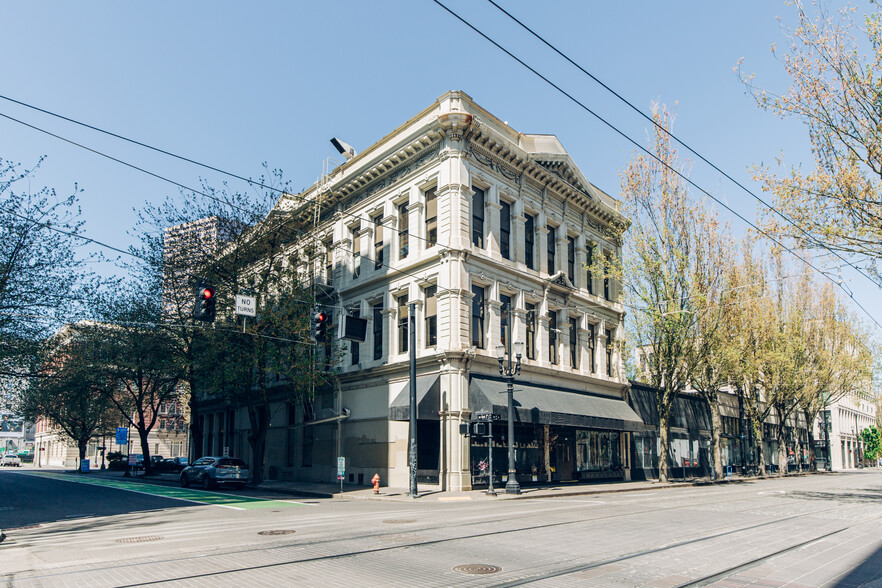 111 SW Oak St, Portland, OR for rent - Building Photo - Image 1 of 12