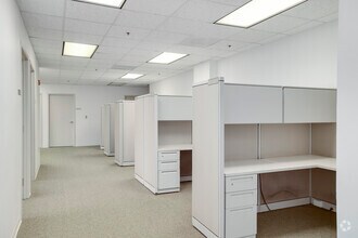 8609 Westwood Center Dr, Vienna, VA to rent Interior Photo- Image 2 of 13