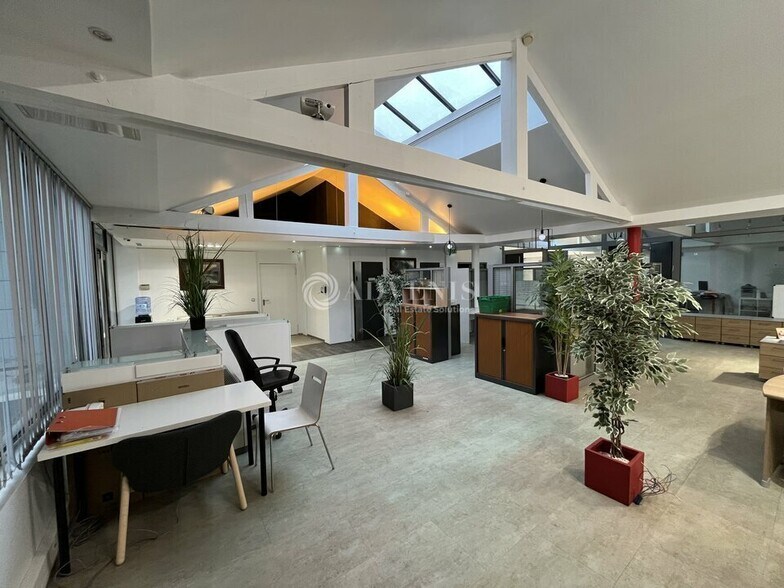 Light Industrial in Saint-Maur-des-Fossés to rent - Interior Photo - Image 2 of 12