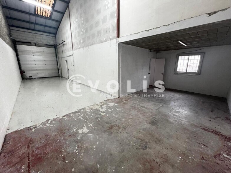 Light Industrial in Lisses to rent - Building Photo - Image 3 of 15