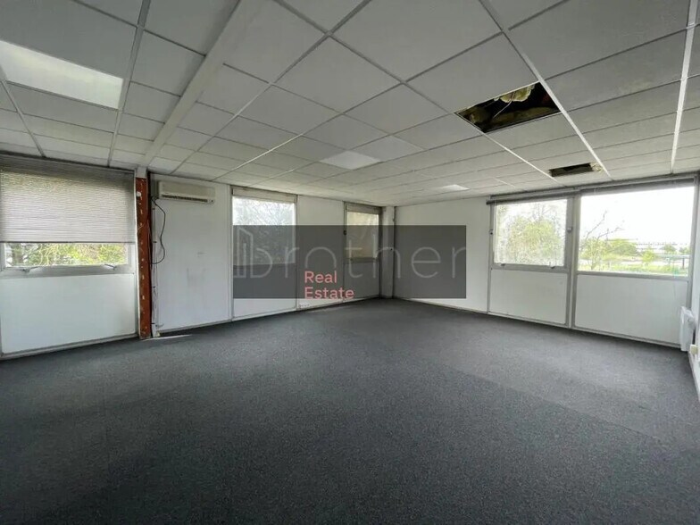 Office in Mérignac to rent - Interior Photo - Image 3 of 7