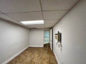 1900-2261 NW 29th St, Oakland Park, FL for rent Interior Photo- Image 2 of 6