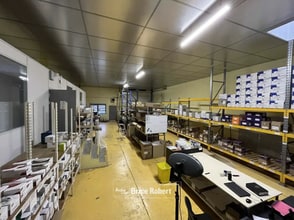 Light Industrial in Villeurbanne to rent Interior Photo- Image 2 of 3