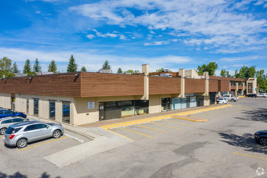 523 Woodpark Blvd SW, Calgary, AB for rent - Building Photo - Image 2 of 4