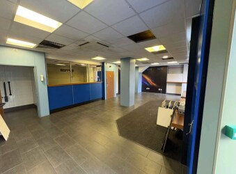 2-4A Upton Rd, Birkenhead to rent Interior Photo- Image 1 of 1