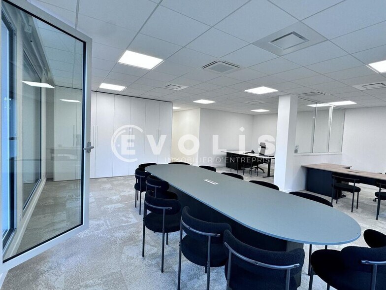 Retail in Serris for sale - Building Photo - Image 3 of 16