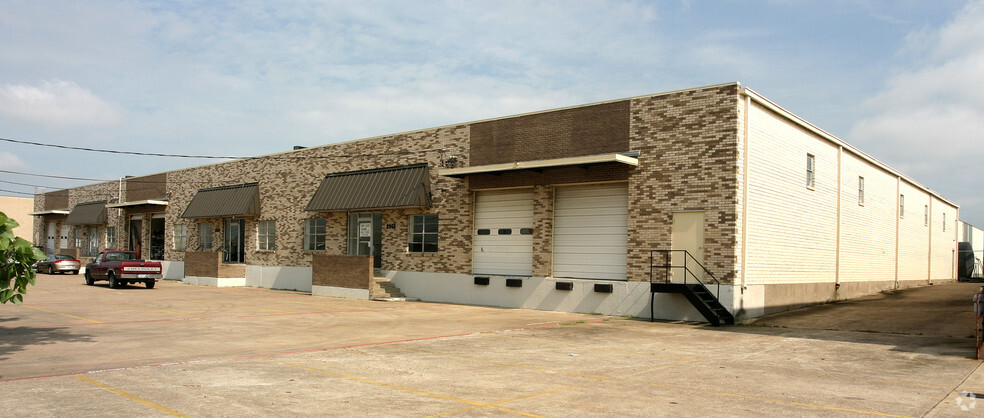 2945-2965 Congressman Ln, Dallas, TX for rent - Building Photo - Image 3 of 5