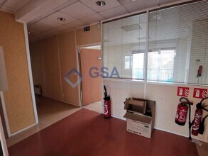 Office in Dammarie-les-Lys to rent Interior Photo- Image 2 of 4