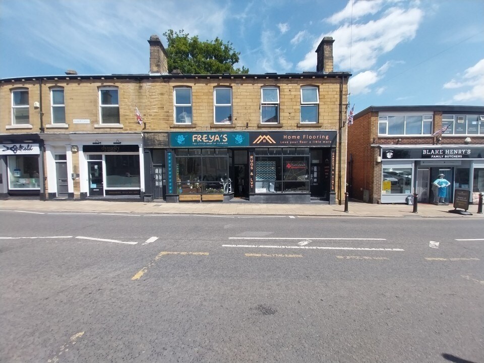 4-6 Robin Ln, Pudsey to rent Building Photo- Image 1 of 2