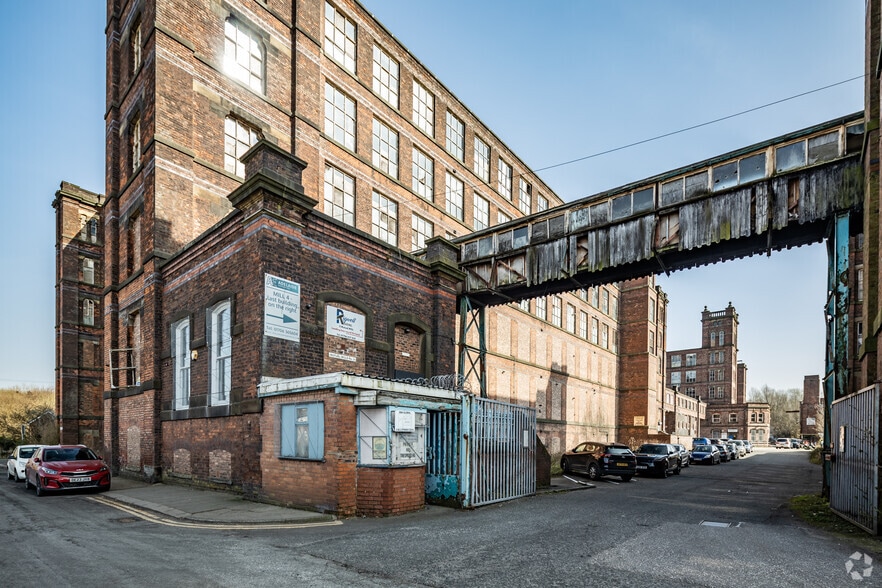 Aspinall St, Heywood to rent - Building Photo - Image 2 of 4