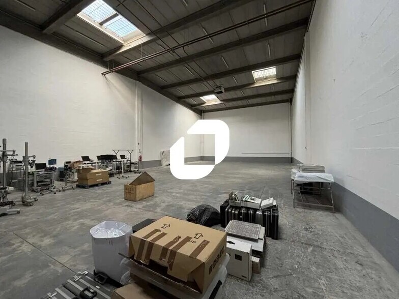 6 Rue Du Cantal, Lisses to rent - Building Photo - Image 2 of 20