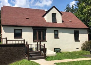 1035 Camp Hill Rd, Fort Washington, PA for rent Primary Photo- Image 1 of 5